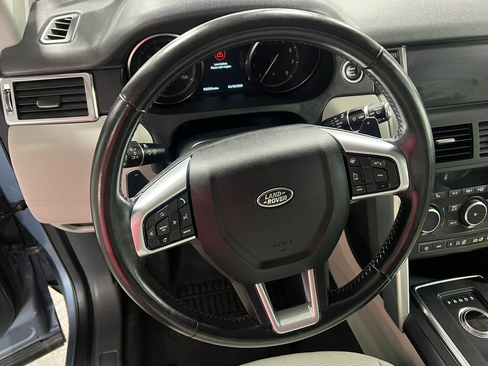 Thumbnail: 2019 Land Rover Discovery Sport - 4