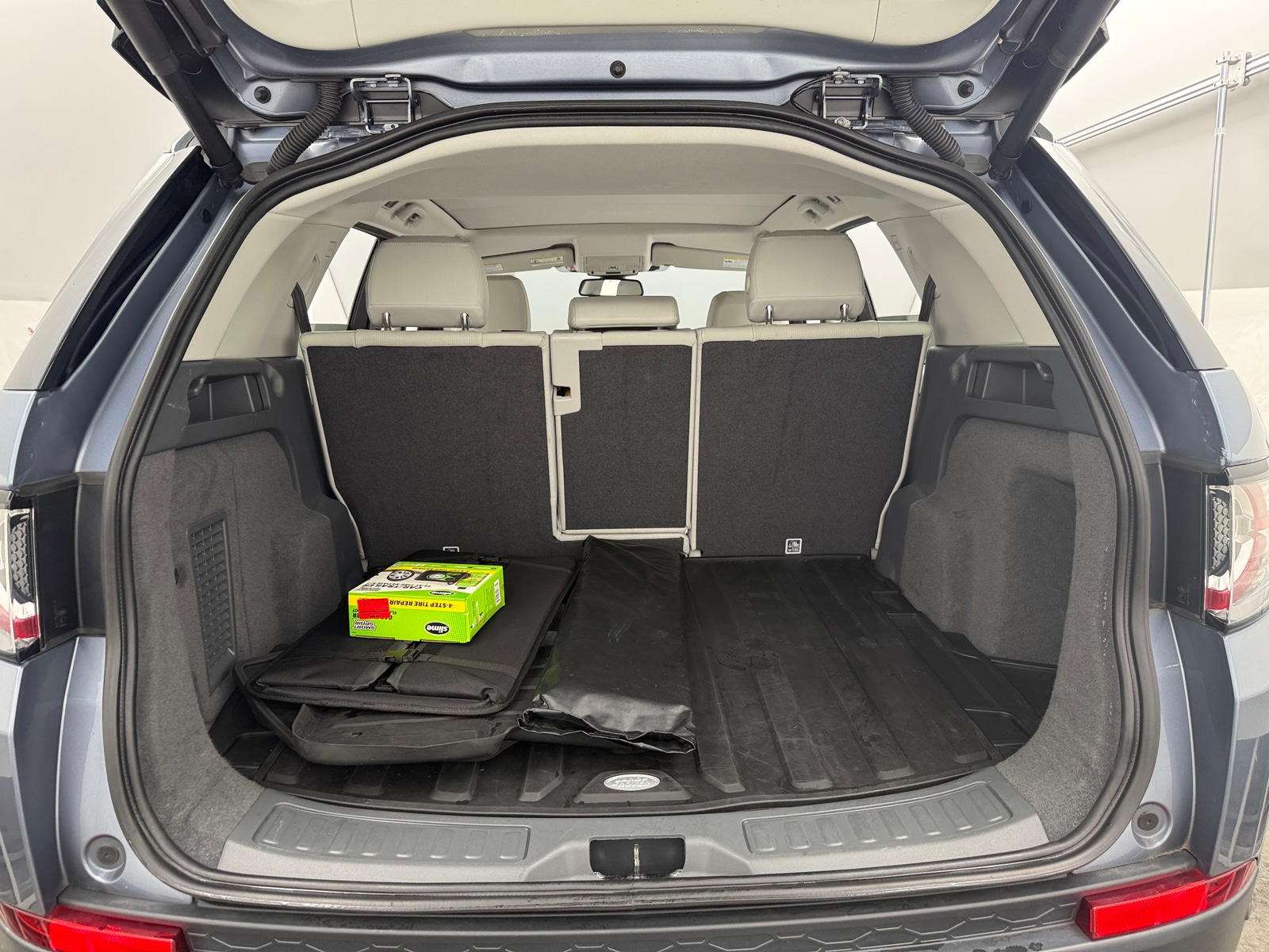 Thumbnail: 2019 Land Rover Discovery Sport - 6