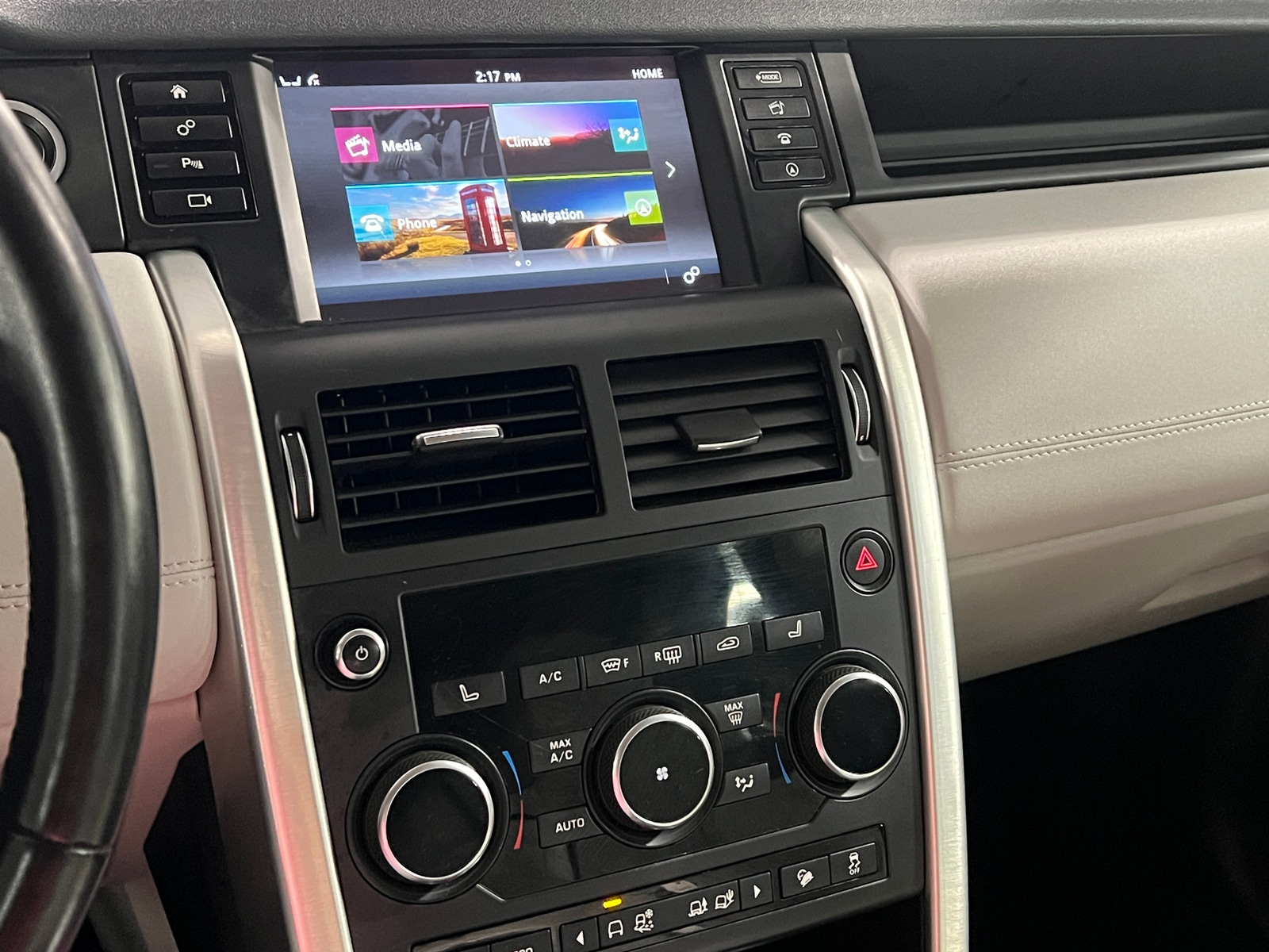 Thumbnail: 2019 Land Rover Discovery Sport - 3