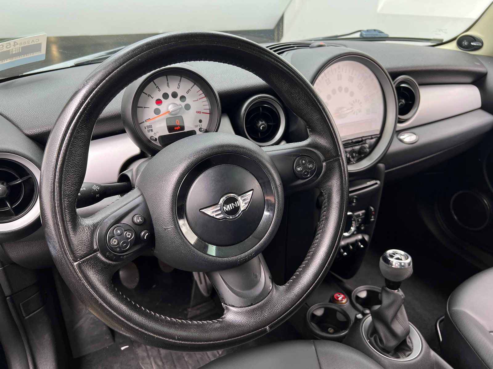 Thumbnail: 2011 MINI Cooper Hardtop - 4