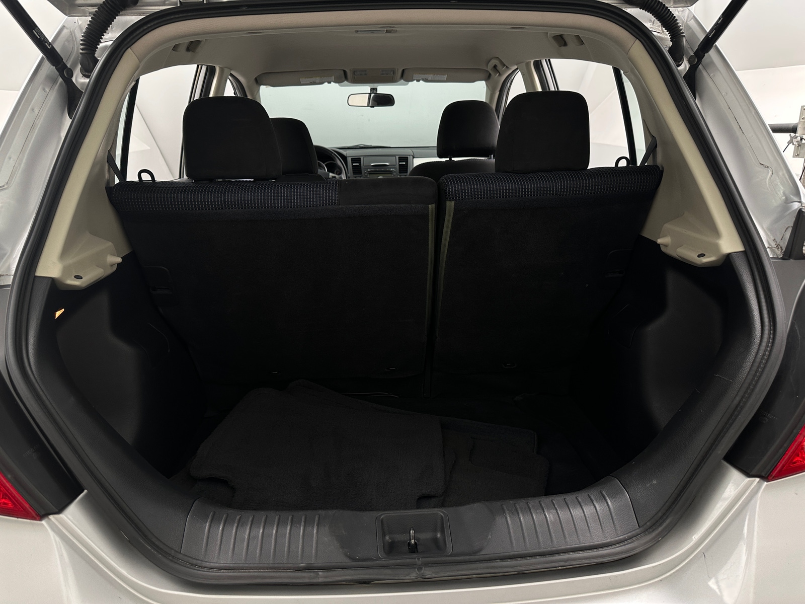 Thumbnail: 2011 Nissan Versa - 7
