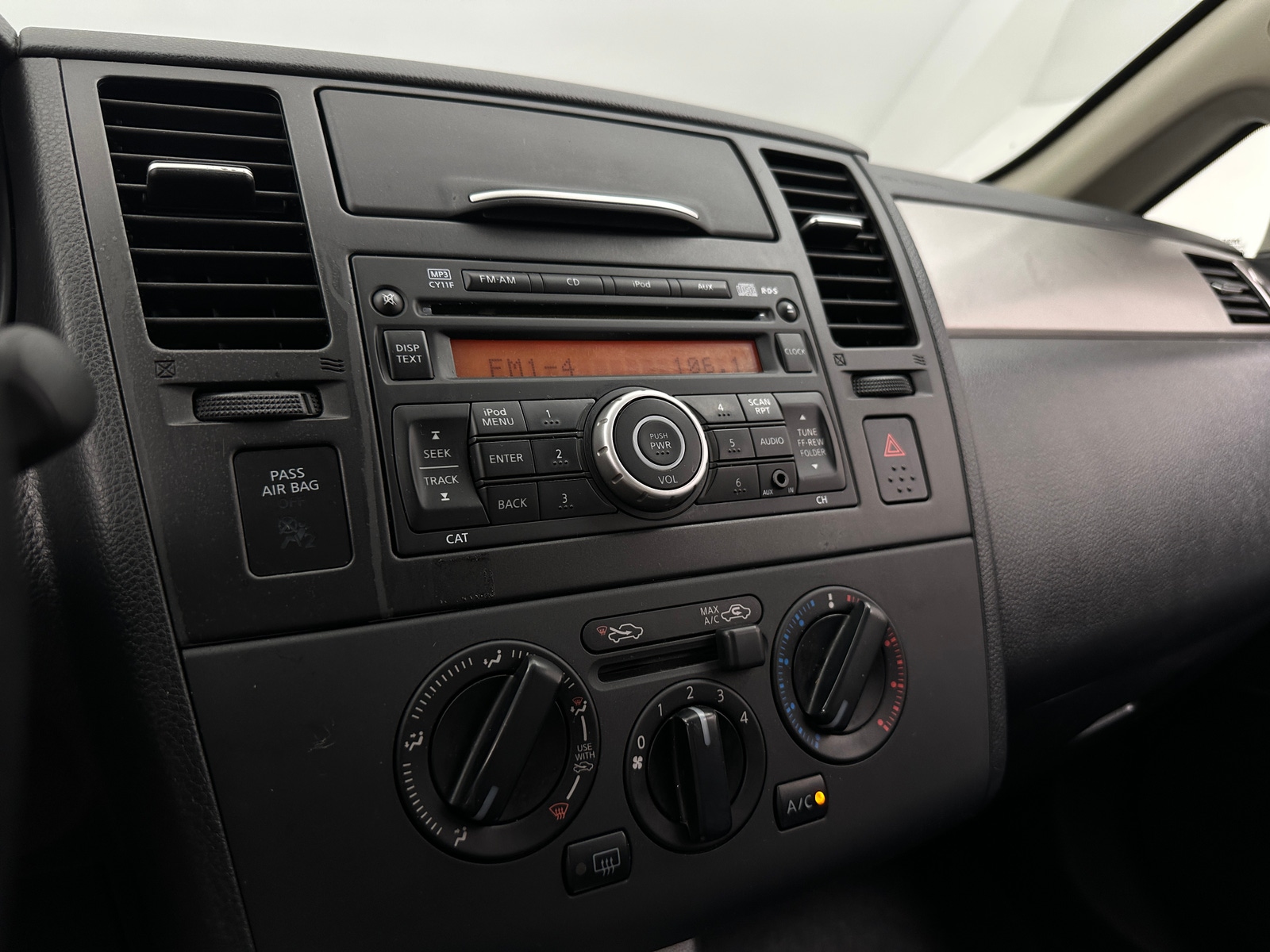 Thumbnail: 2011 Nissan Versa - 4
