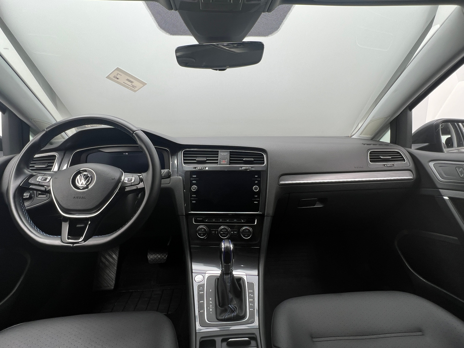 Thumbnail: 2017 Volkswagen e-Golf - 2