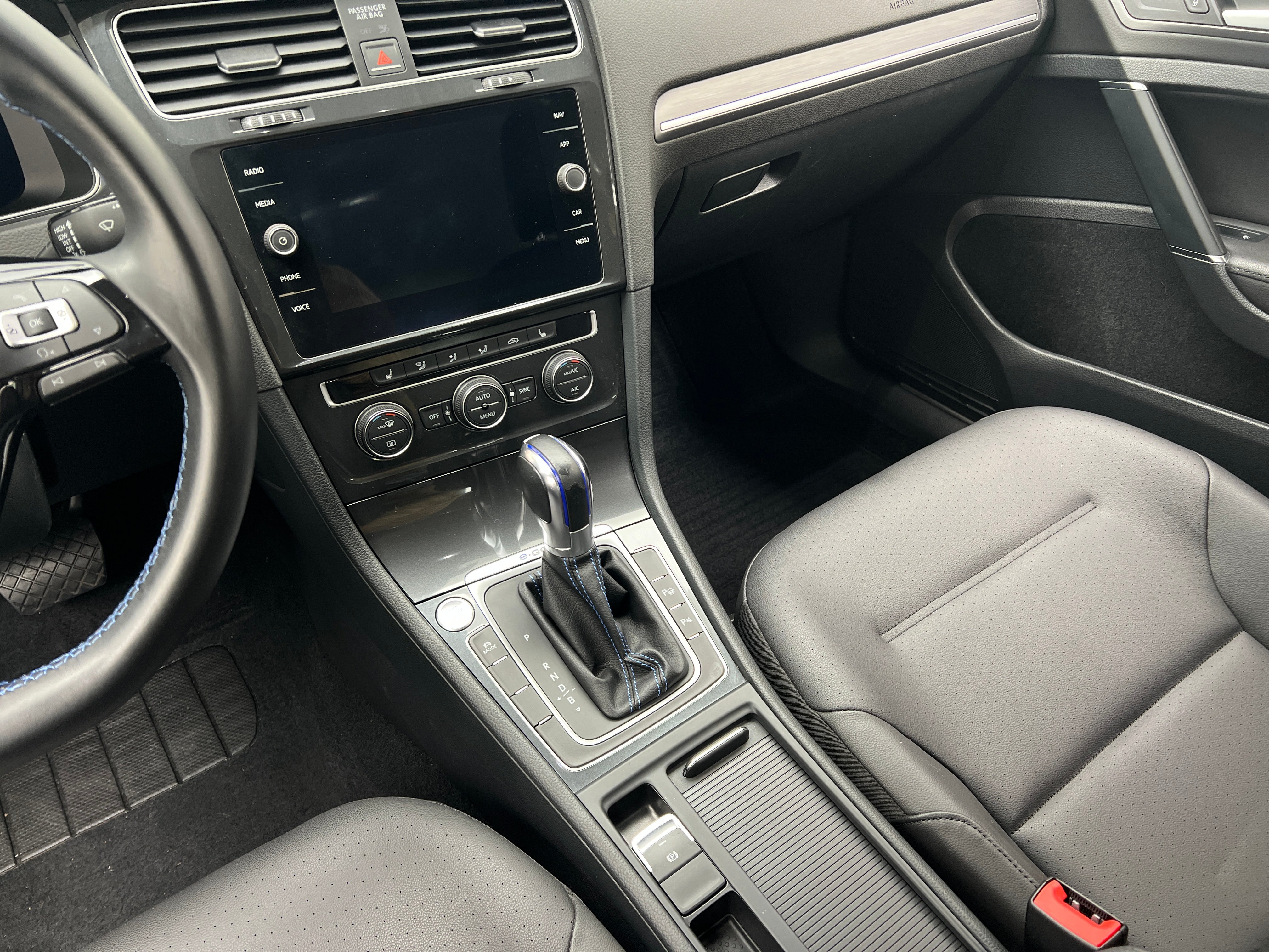 Used 2017 Volkswagen e-Golf e-Golf SEL Premium with VIN WVWPR7AU0HW953590 for sale in Oak Creek, WI