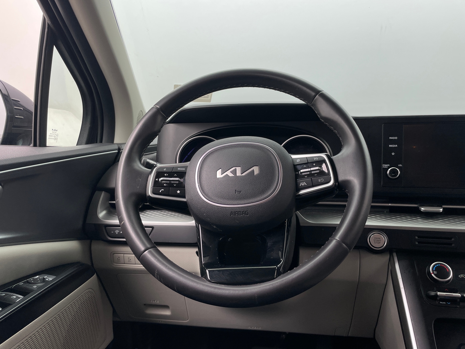 Thumbnail: 2024 Kia Carnival - 4