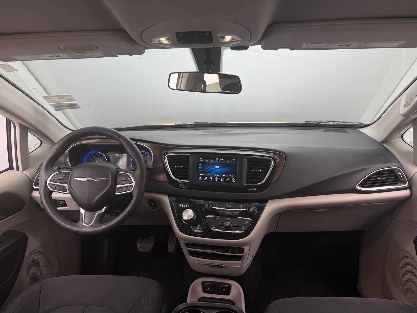 Thumbnail: 2018 Chrysler Pacifica - 3