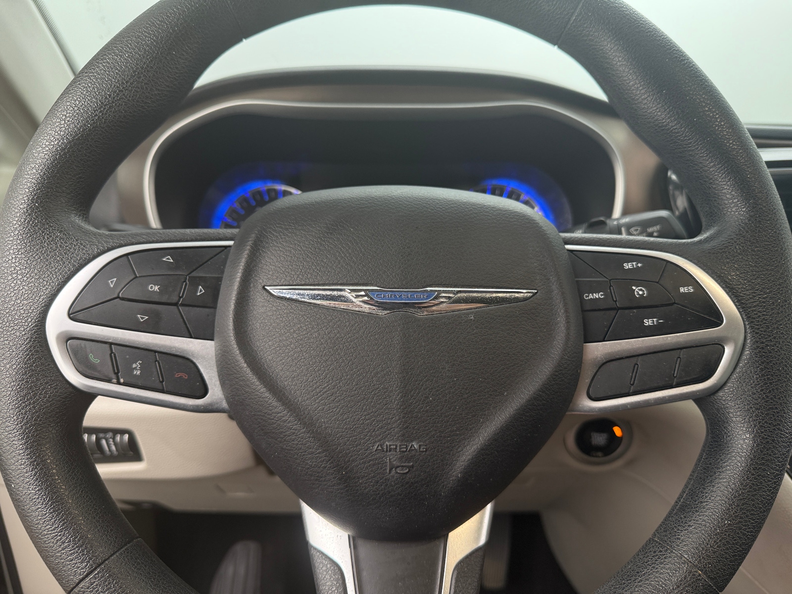 Thumbnail: 2018 Chrysler Pacifica - 5
