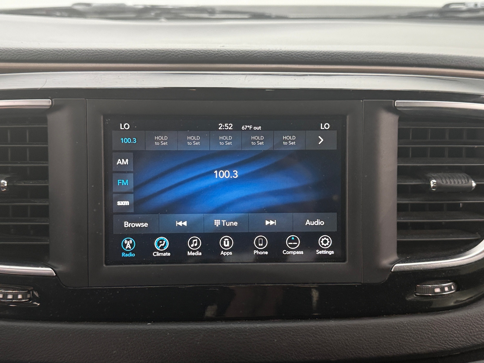Thumbnail: 2018 Chrysler Pacifica - 4
