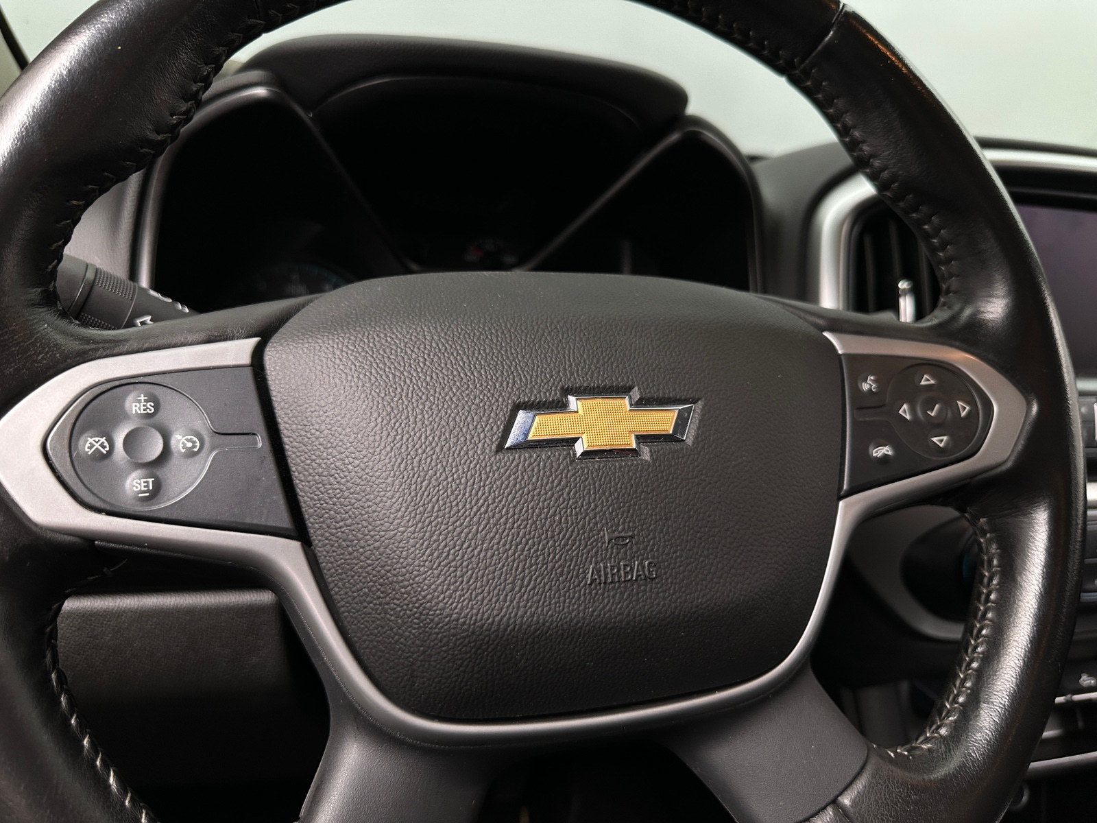 Thumbnail: 2022 Chevrolet Colorado - 5