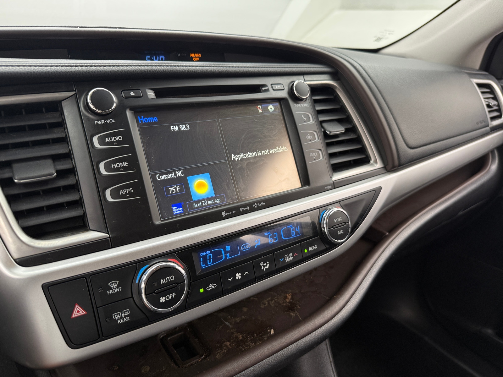 Thumbnail: 2017 Toyota Highlander - 4