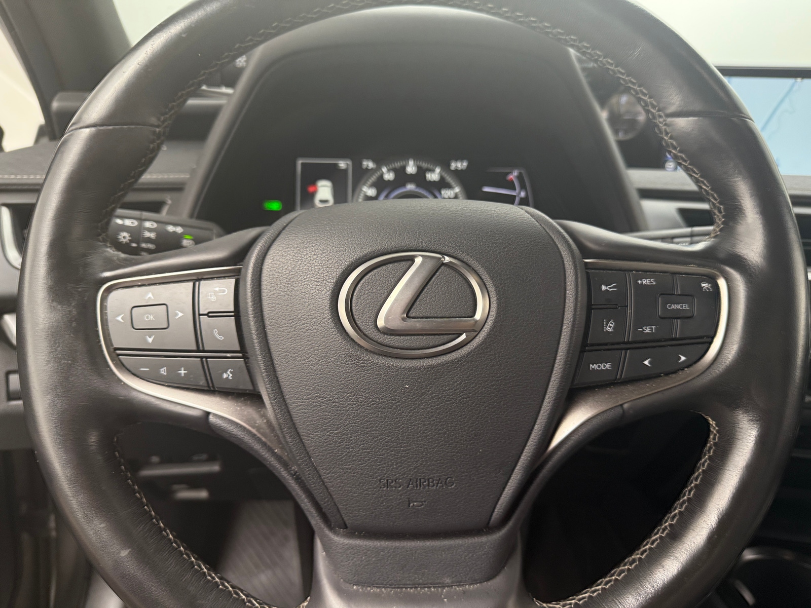 Thumbnail: 2019 Lexus UX - 4
