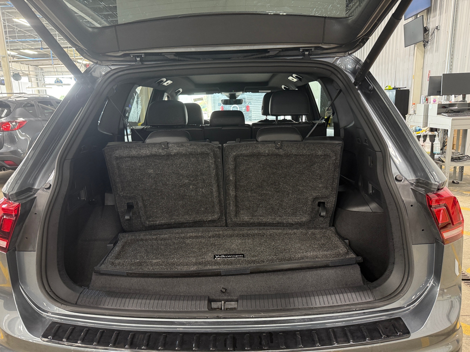 Thumbnail: 2024 Volkswagen Tiguan - 6