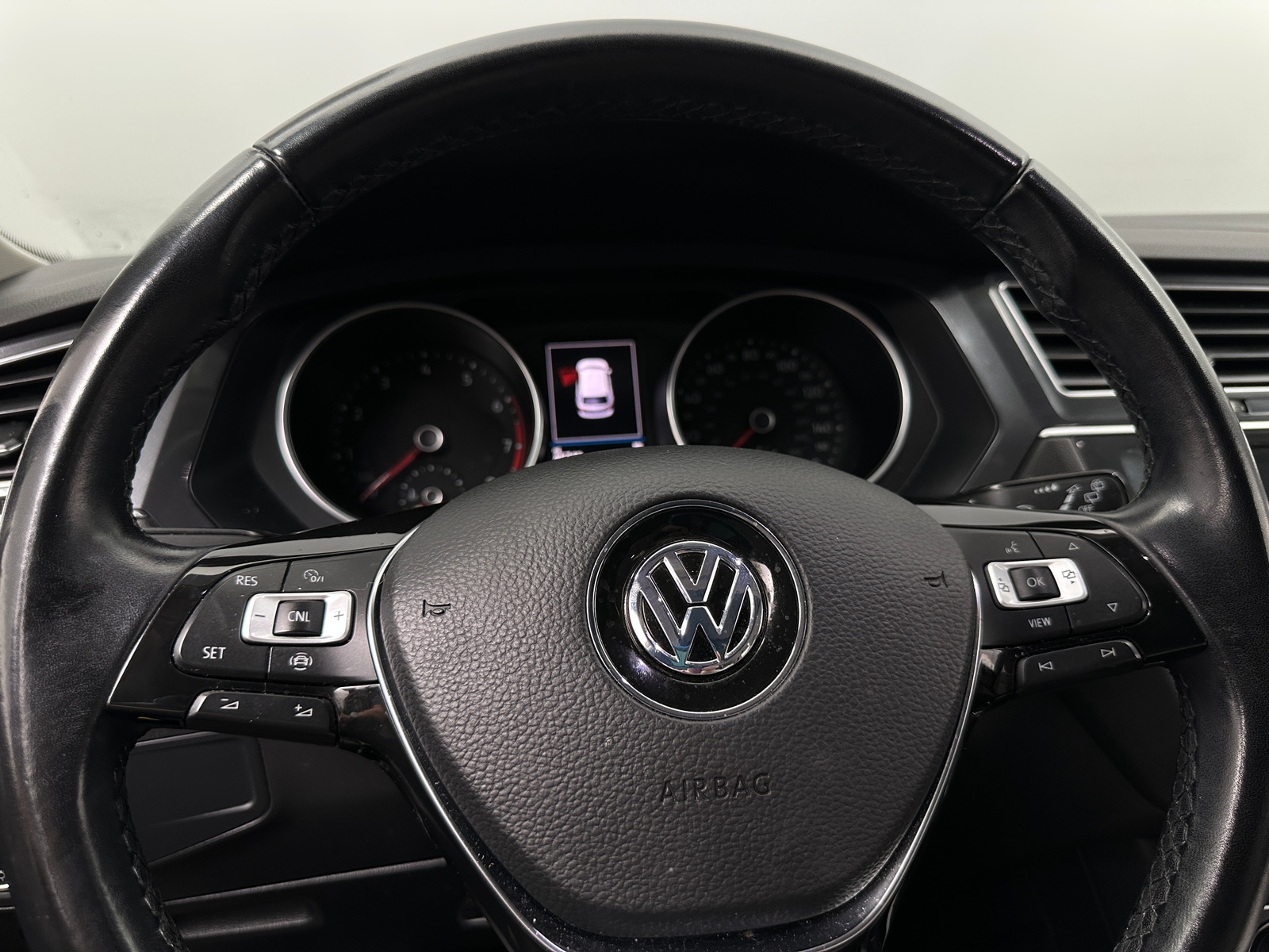 Thumbnail: 2019 Volkswagen Tiguan - 4