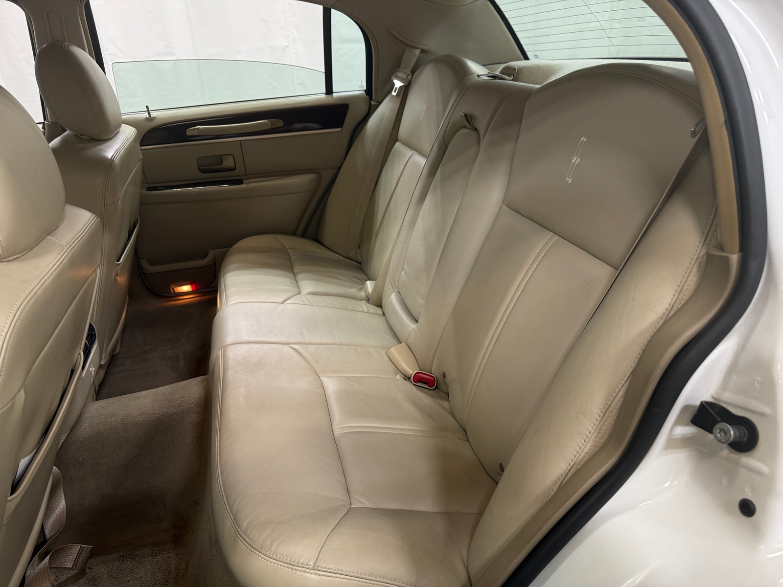 Thumbnail: 2010 Lincoln Town Car - 4