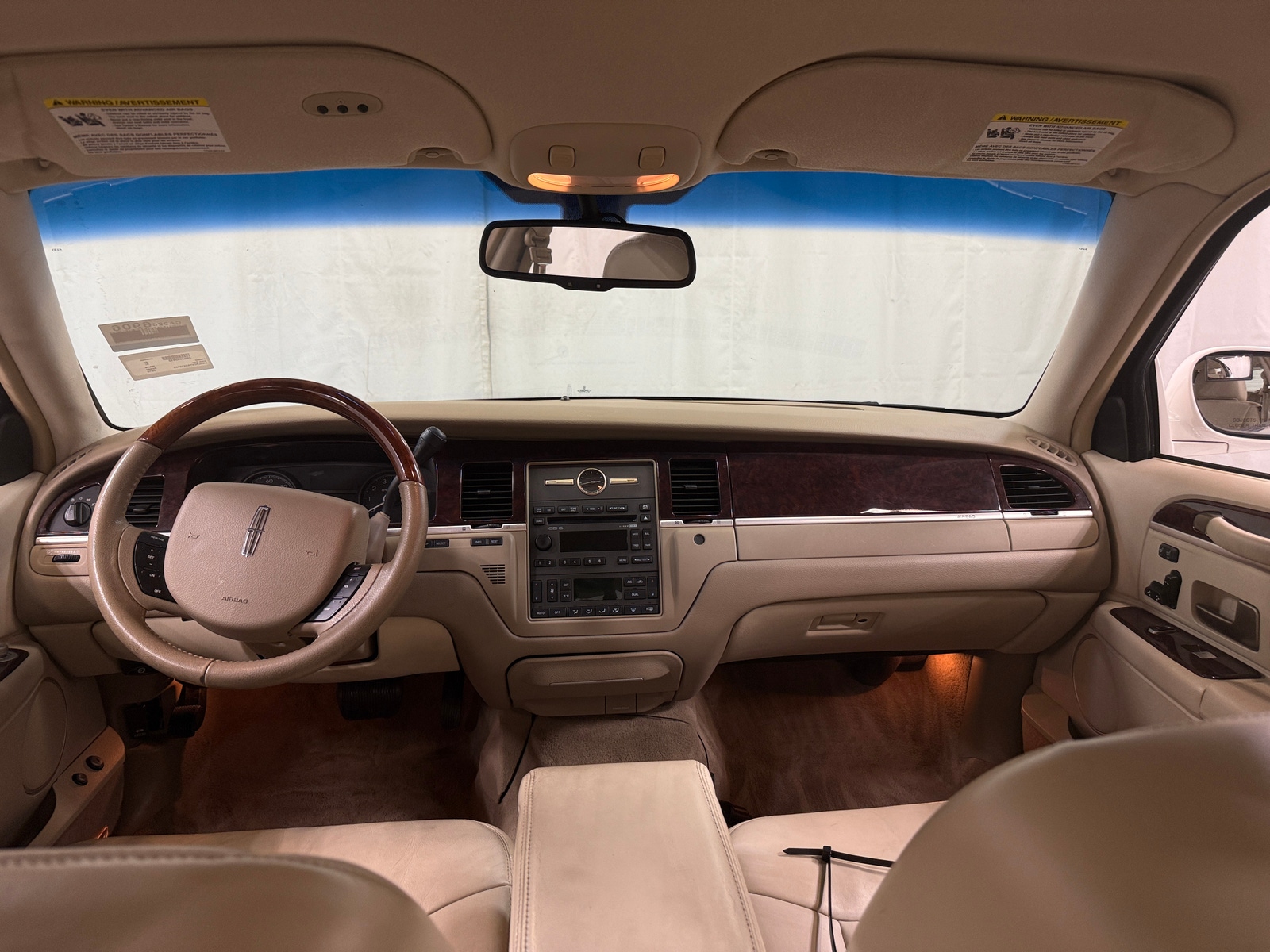 Thumbnail: 2010 Lincoln Town Car - 2