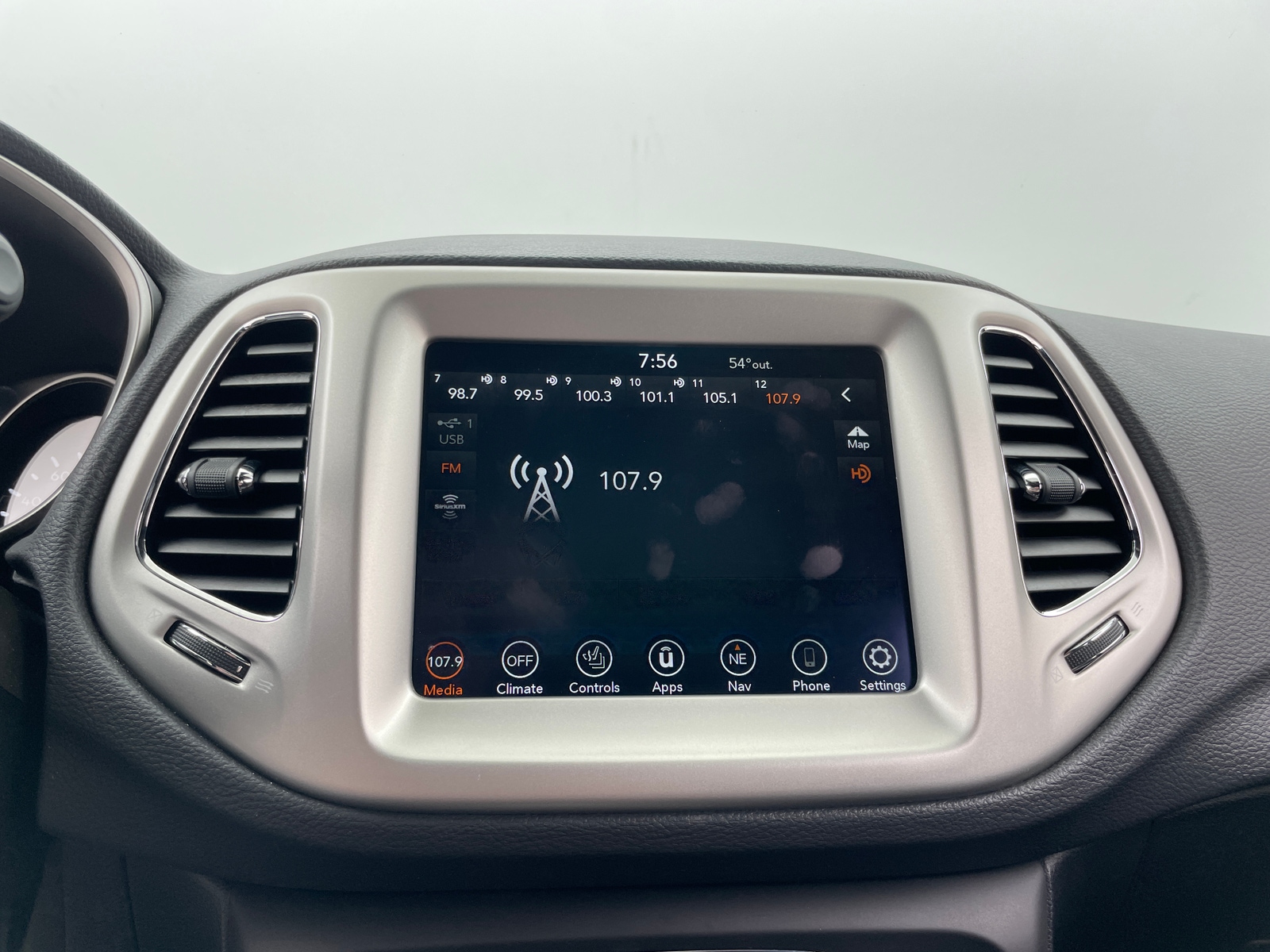 Thumbnail: 2021 Jeep Compass - 3