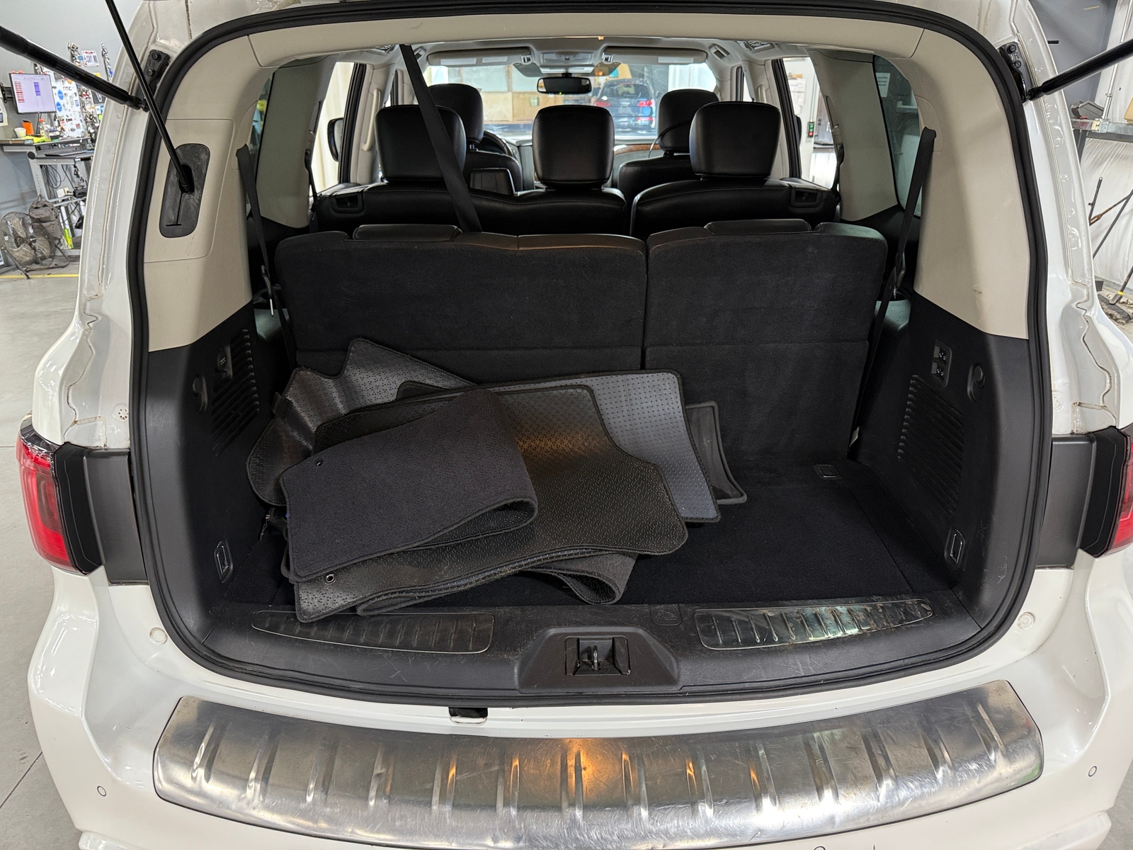 Thumbnail: 2018 INFINITI QX80 - 6