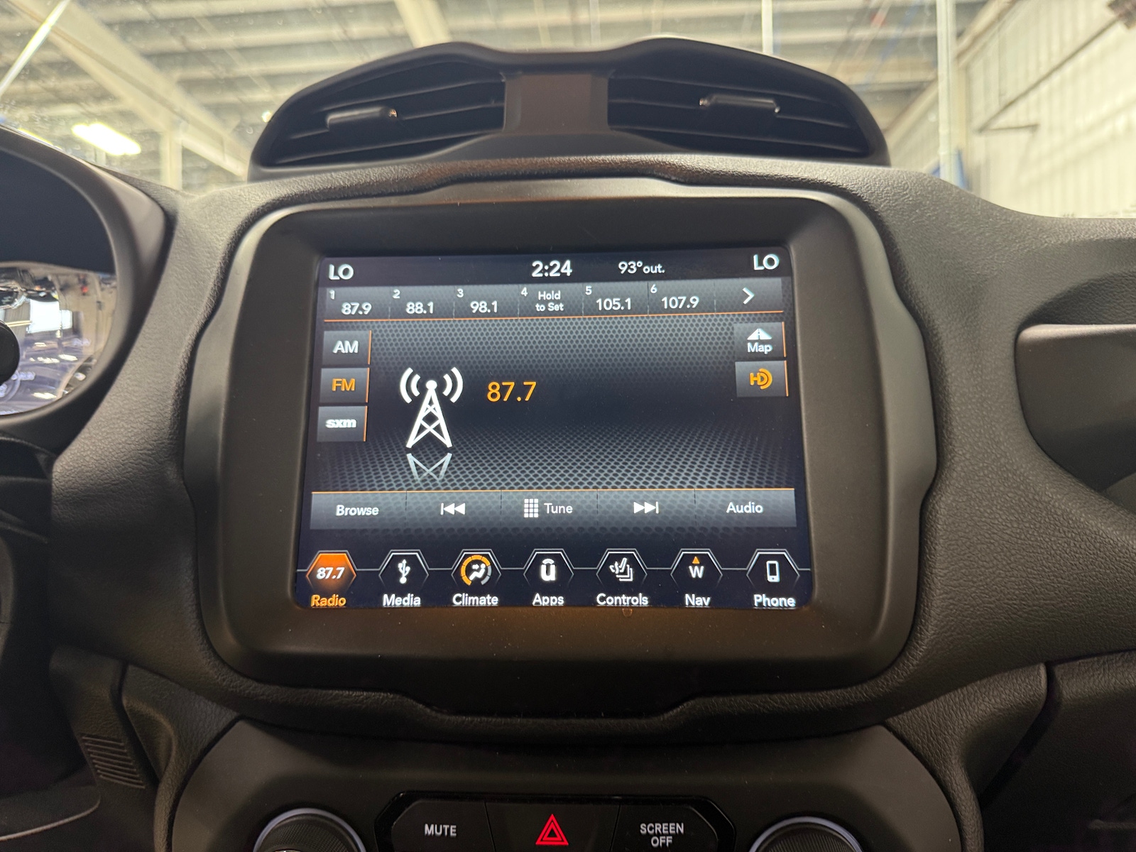 Thumbnail: 2019 Jeep Renegade - 4