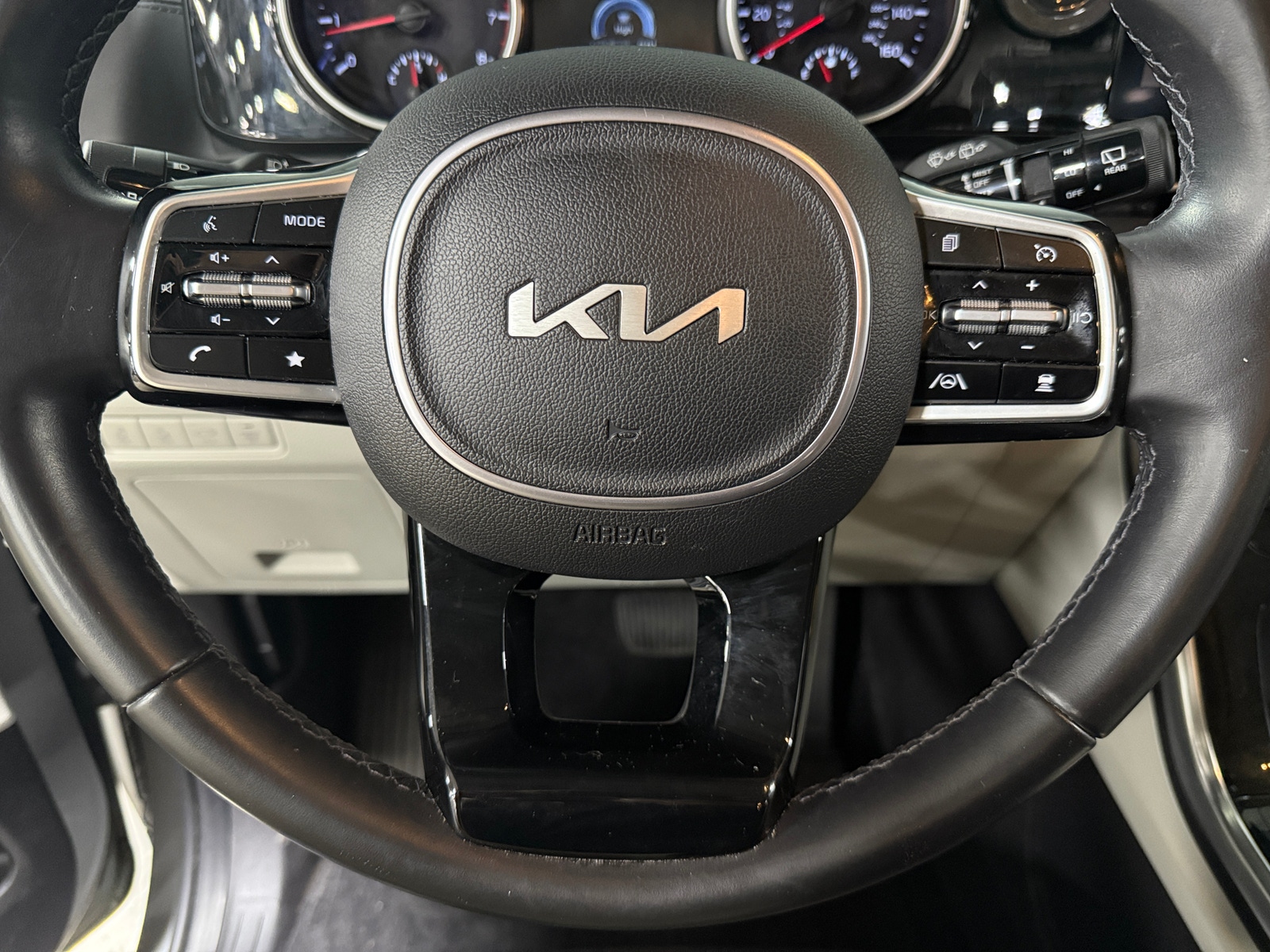 Thumbnail: 2022 Kia Carnival - 4