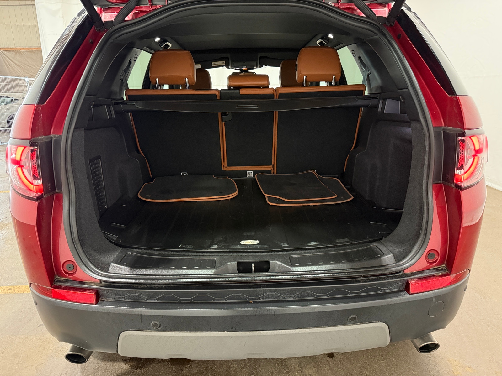 Thumbnail: 2017 Land Rover Discovery Sport - 6