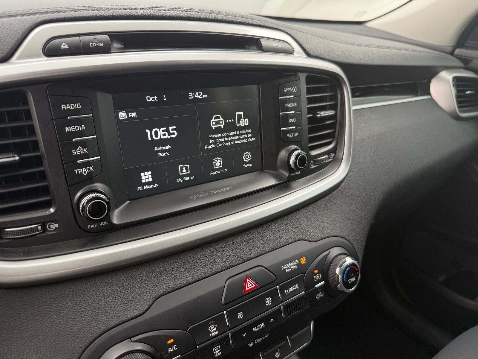 Thumbnail: 2017 Kia Sorento - 4