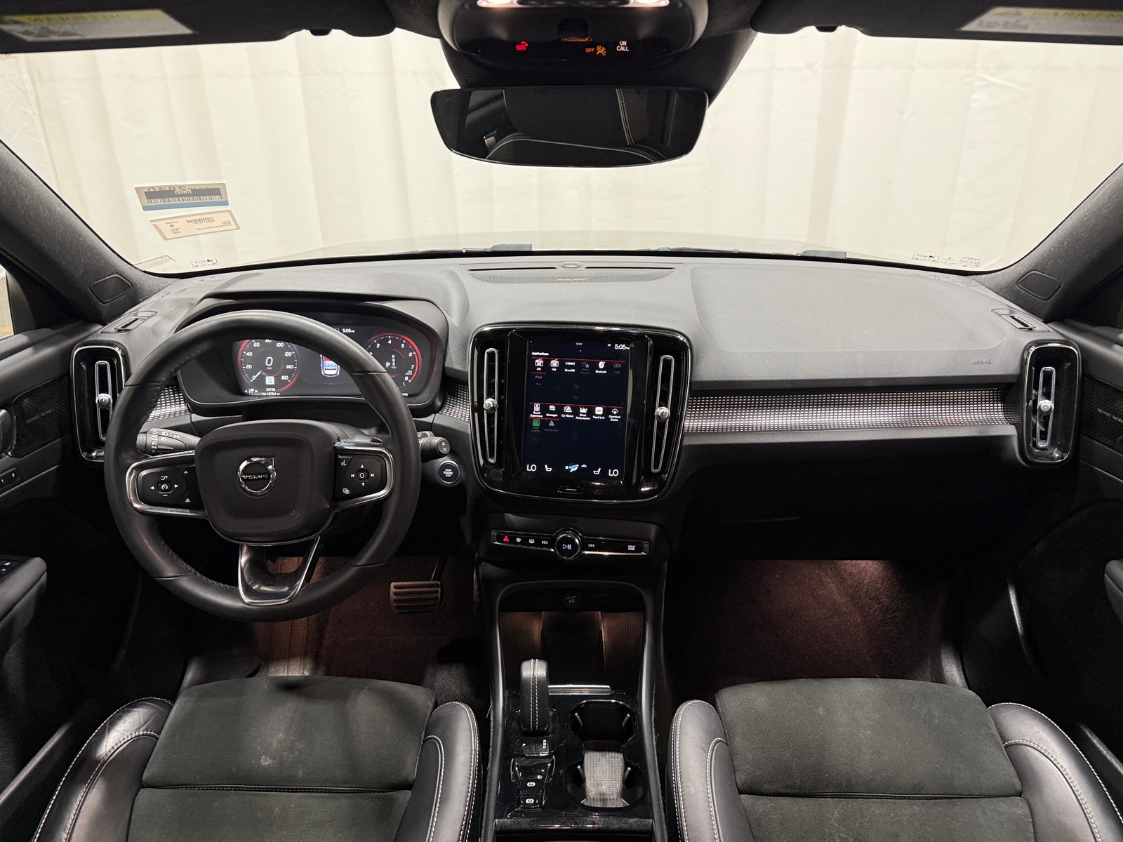Thumbnail: 2022 Volvo XC40 - 2