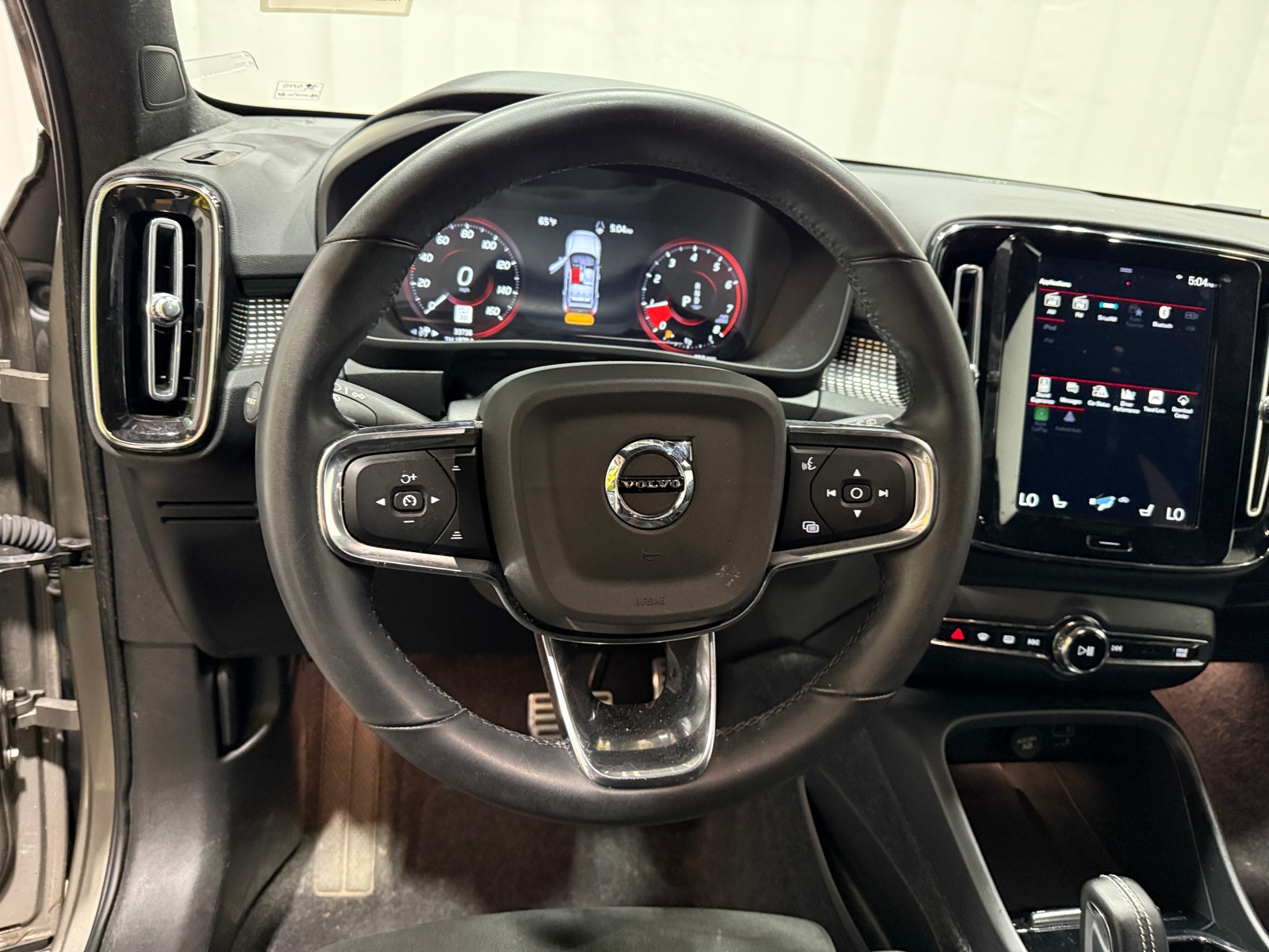 Thumbnail: 2022 Volvo XC40 - 4