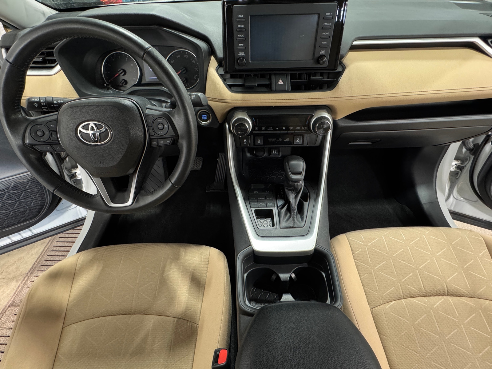 Thumbnail: 2019 Toyota RAV4 - 3