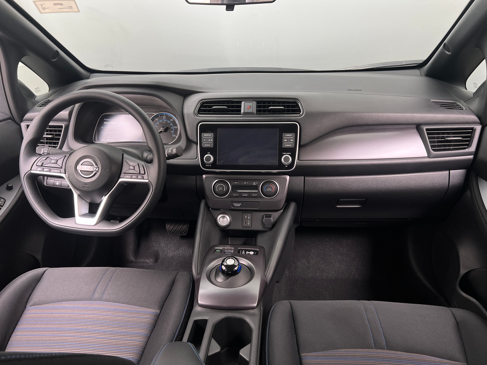 Thumbnail: 2025 Nissan Leaf - 3