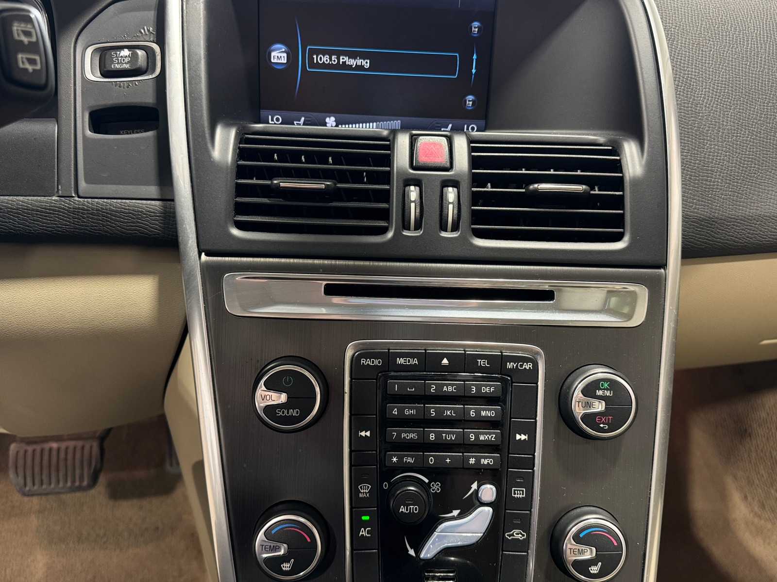 Thumbnail: 2015 Volvo XC60 - 3