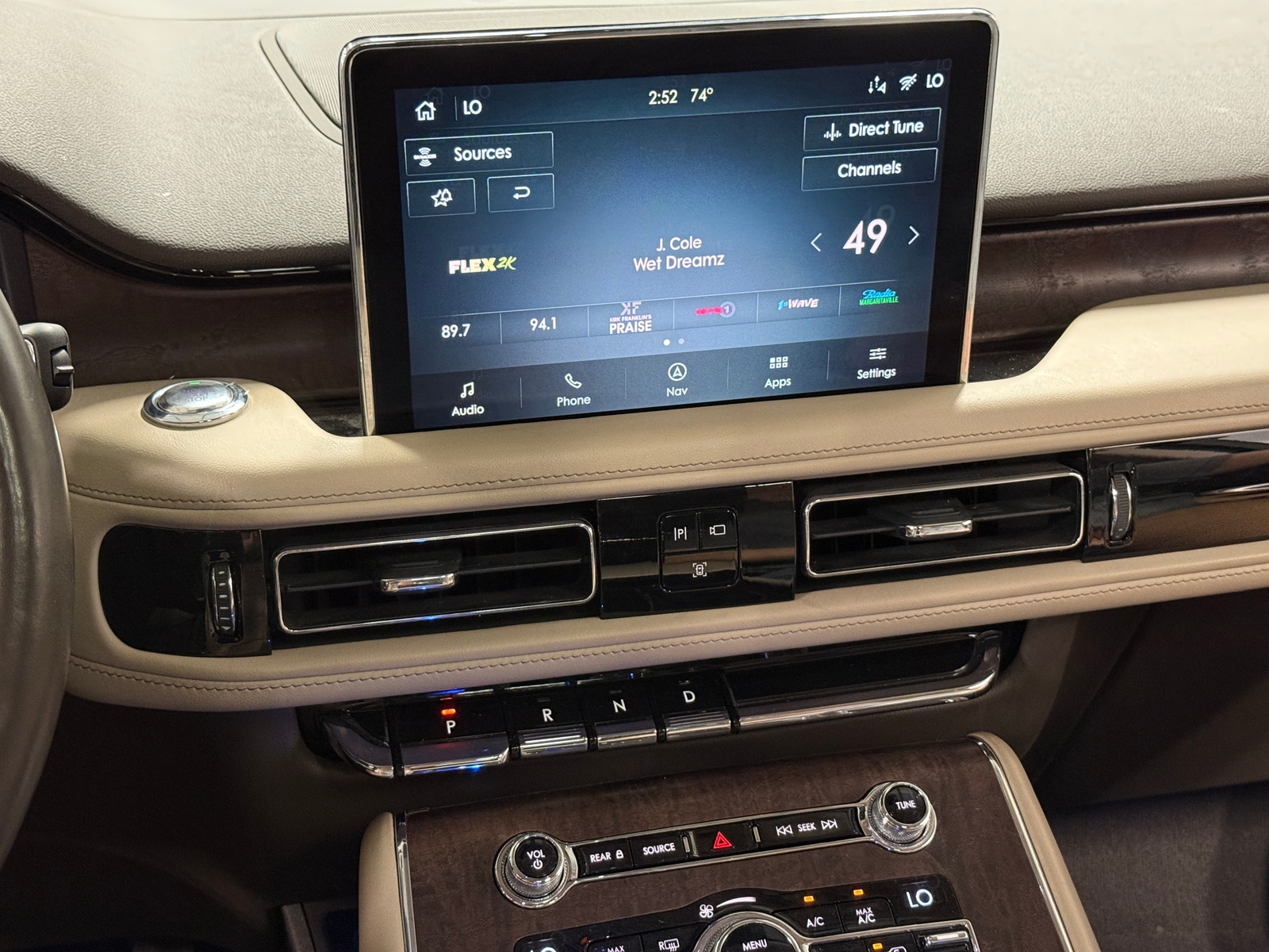 Thumbnail: 2020 Lincoln Aviator - 3