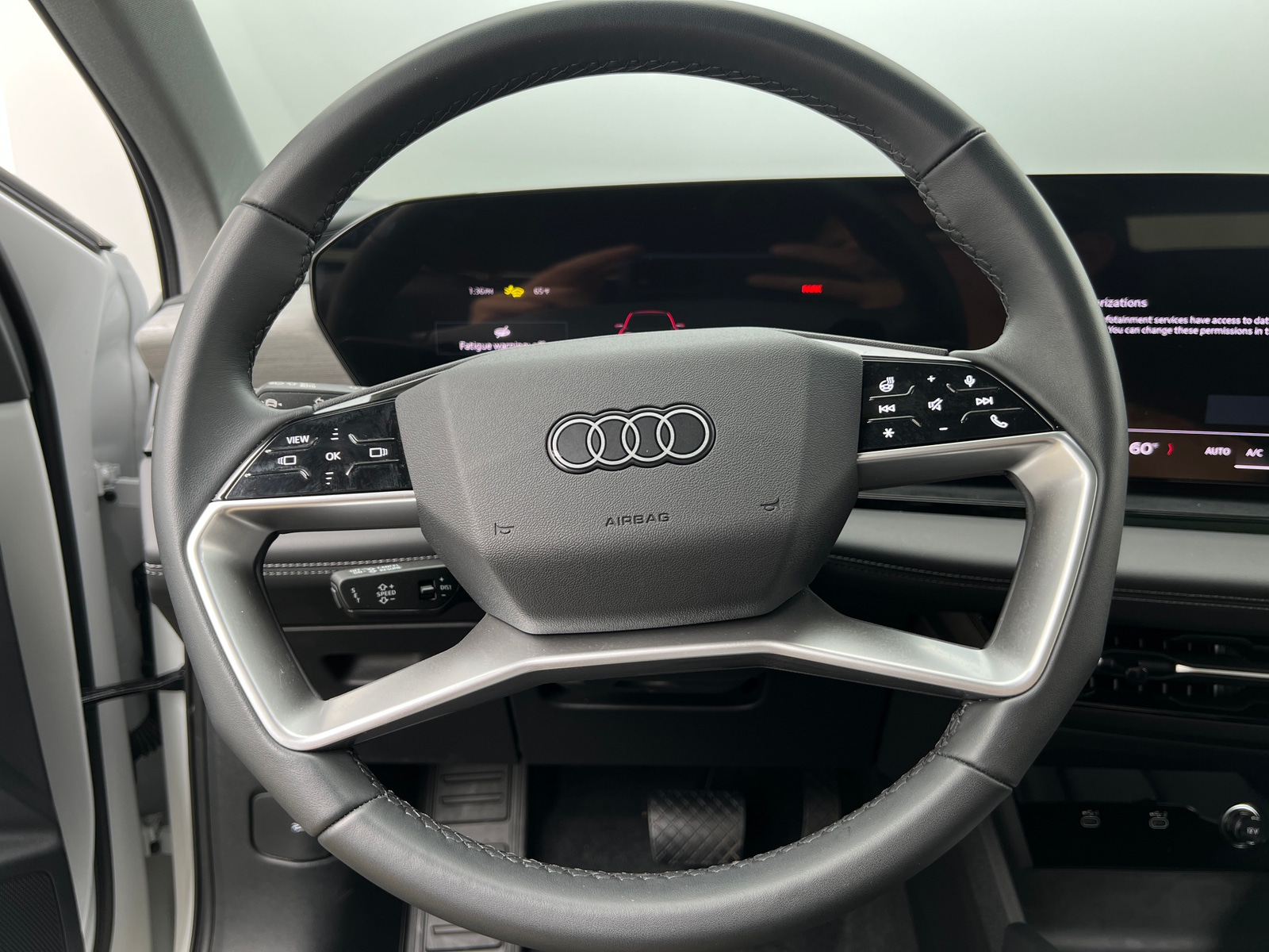 Thumbnail: 2025 Audi Q6 e-tron - 4
