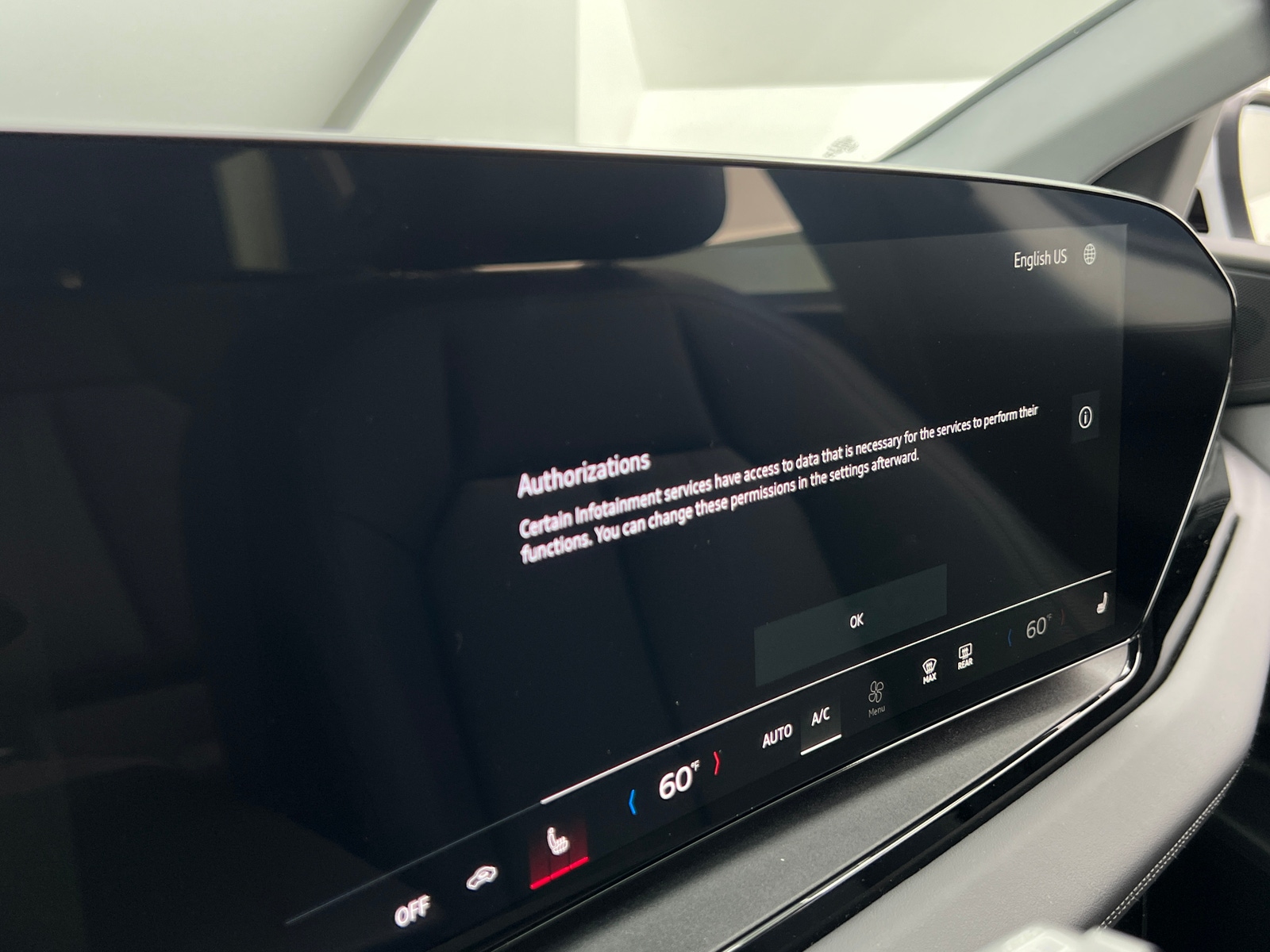 Thumbnail: 2025 Audi Q6 e-tron - 3