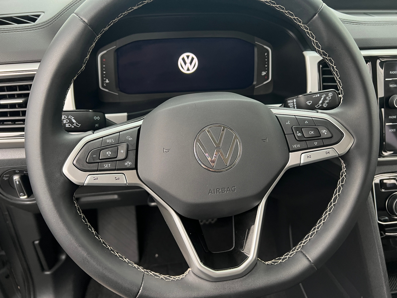Thumbnail: 2023 Volkswagen Atlas - 4