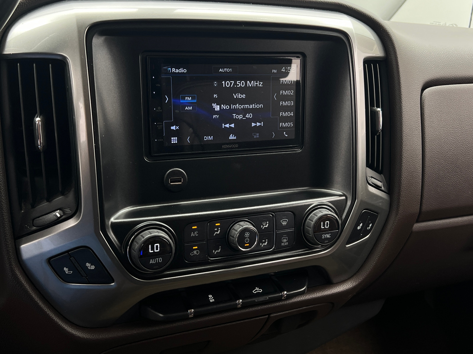 Thumbnail: 2016 Chevrolet Silverado 1500 - 4