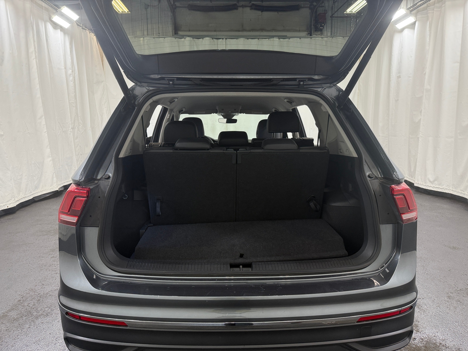 Thumbnail: 2024 Volkswagen Tiguan - 6