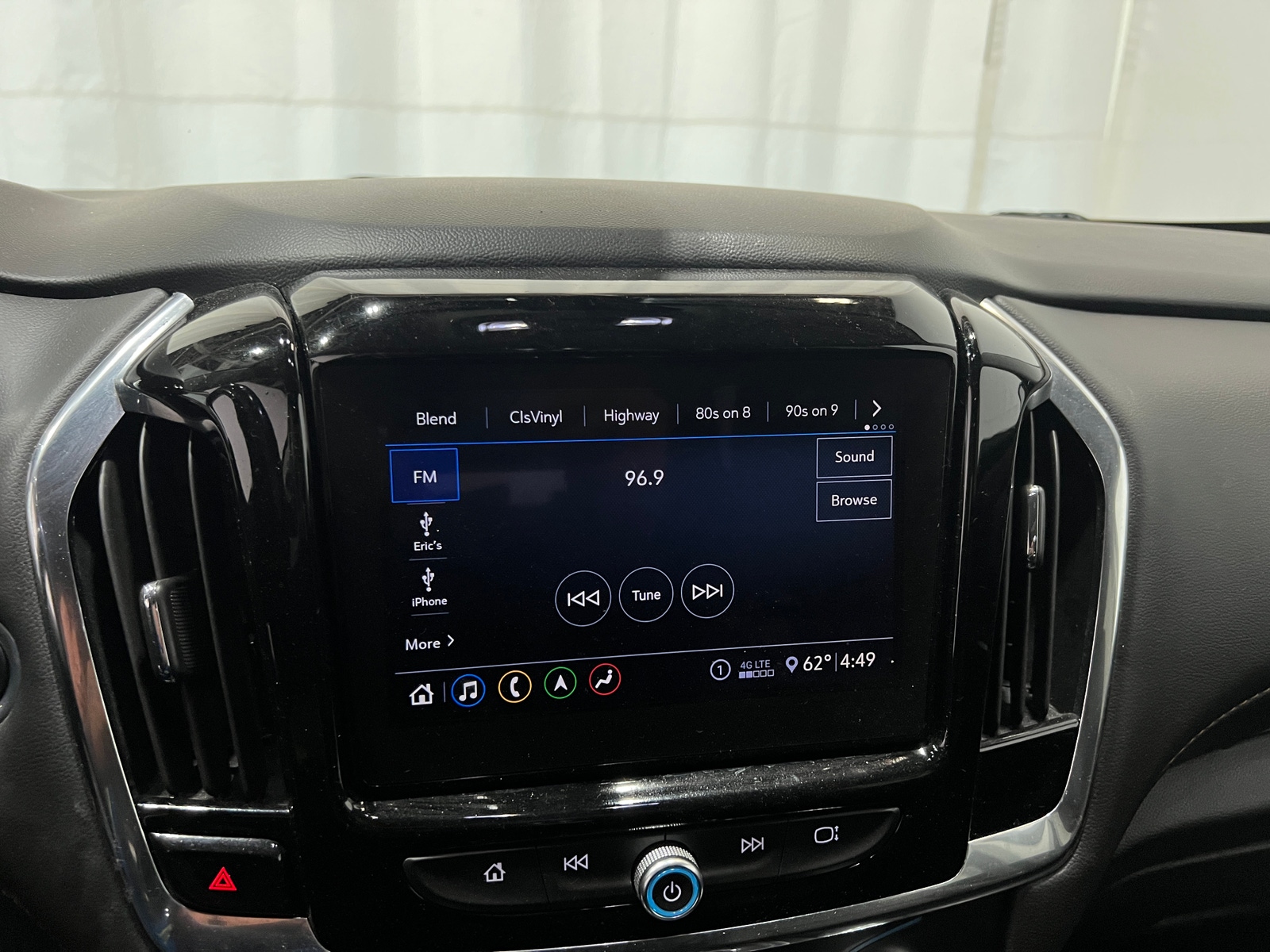 Thumbnail: 2021 Chevrolet Traverse - 4