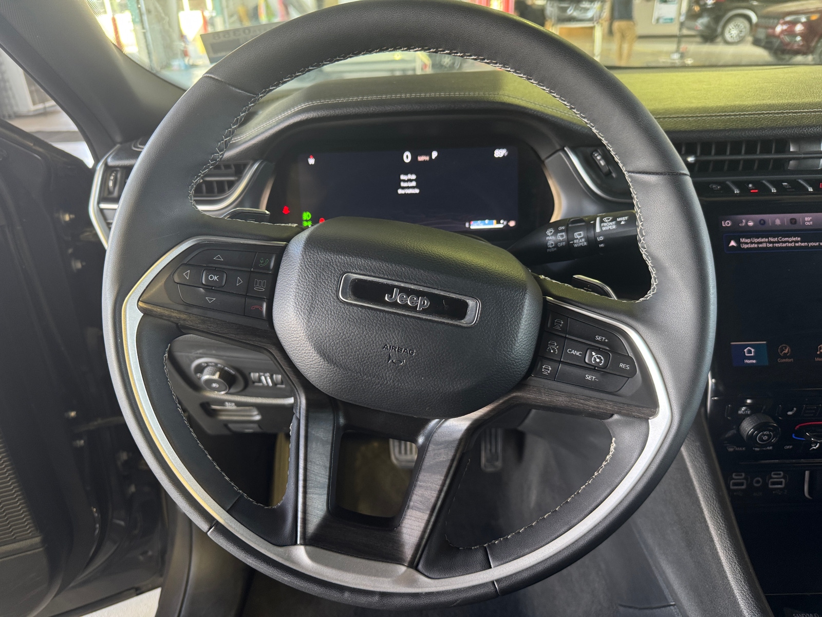 Thumbnail: 2024 Jeep Grand Cherokee L - 4