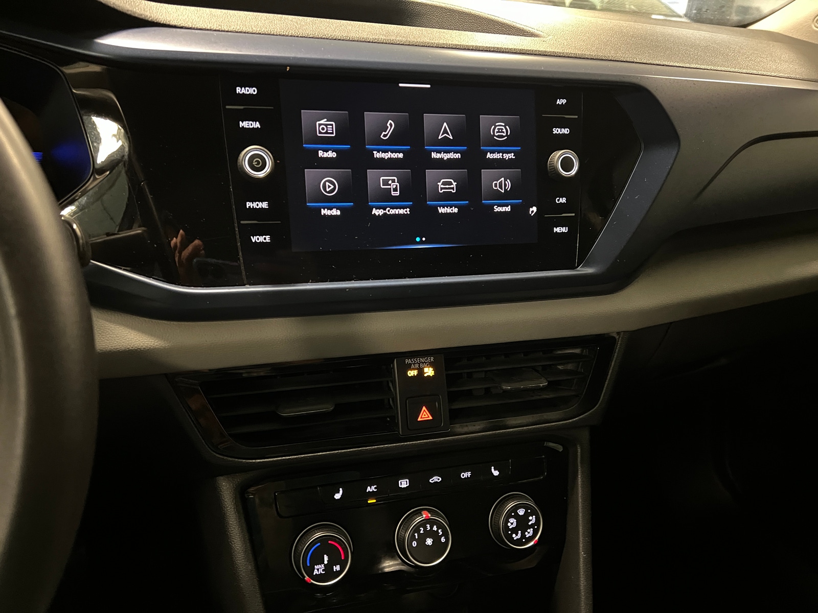 Thumbnail: 2023 Volkswagen Taos - 4