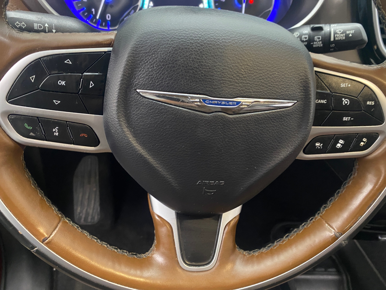Thumbnail: 2017 Chrysler Pacifica - 4