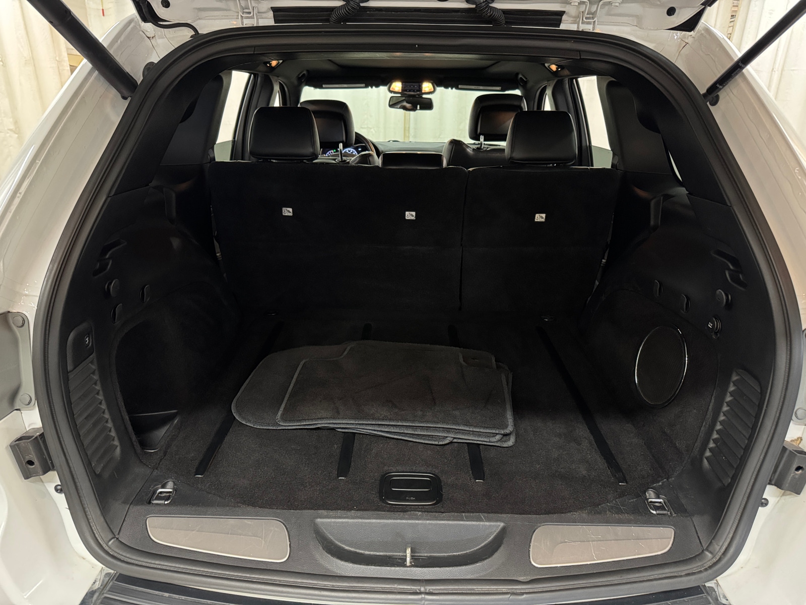 Thumbnail: 2015 Jeep Grand Cherokee - 6