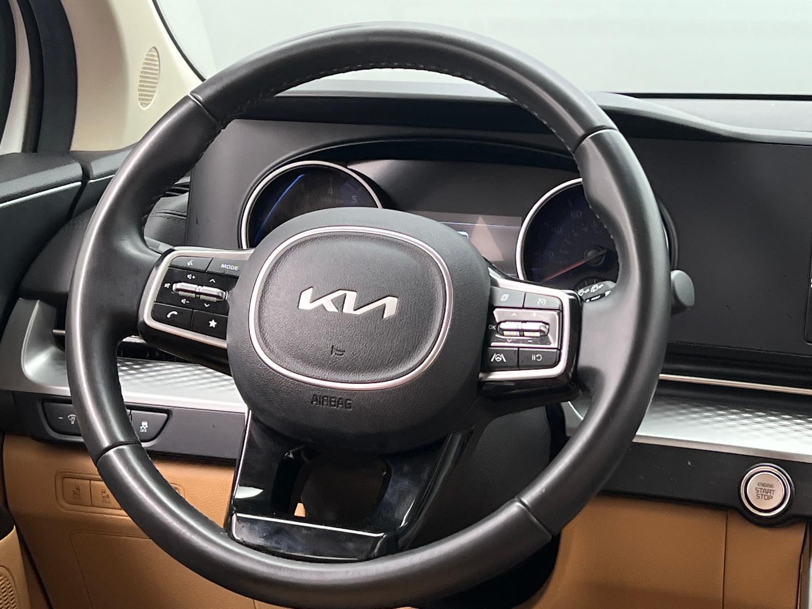 Thumbnail: 2023 Kia Carnival - 4