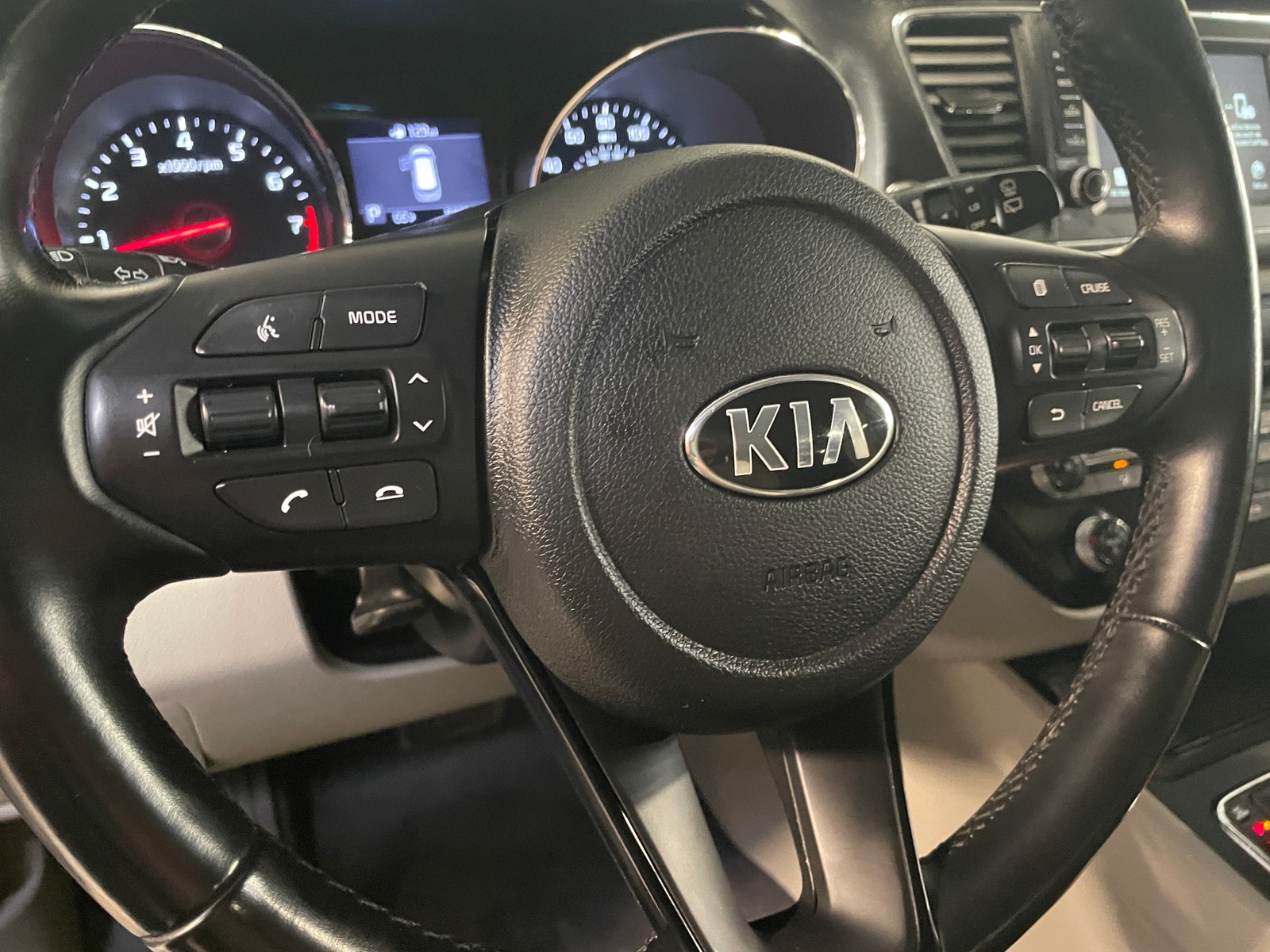 Thumbnail: 2019 Kia Sedona - 4