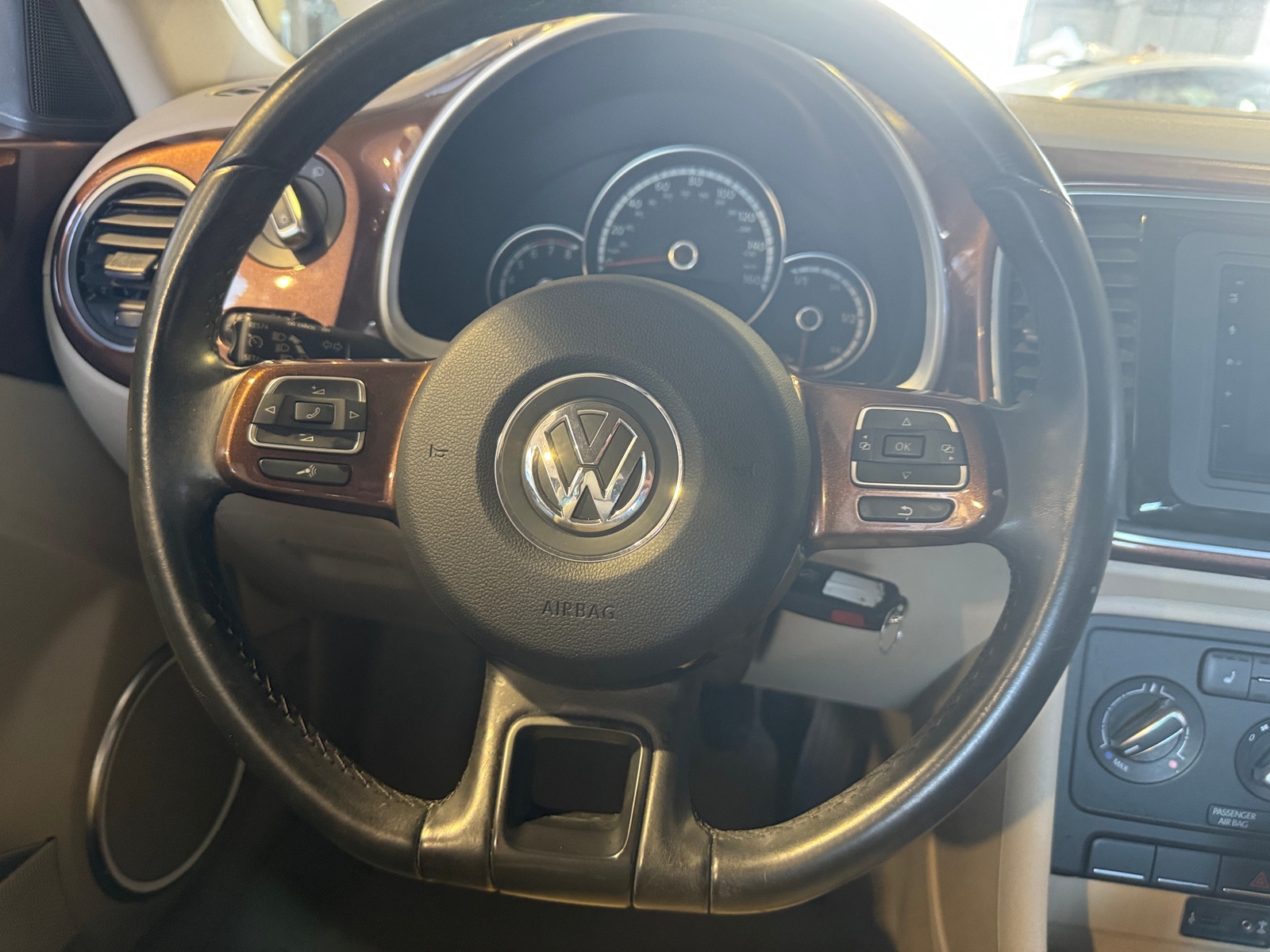 Thumbnail: 2016 Volkswagen Beetle - 4