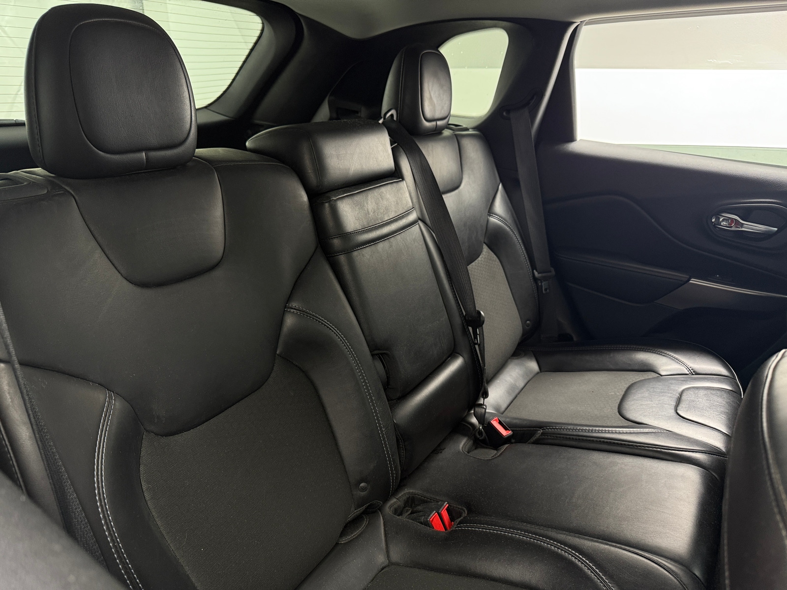 Thumbnail: 2019 Jeep Cherokee - 6