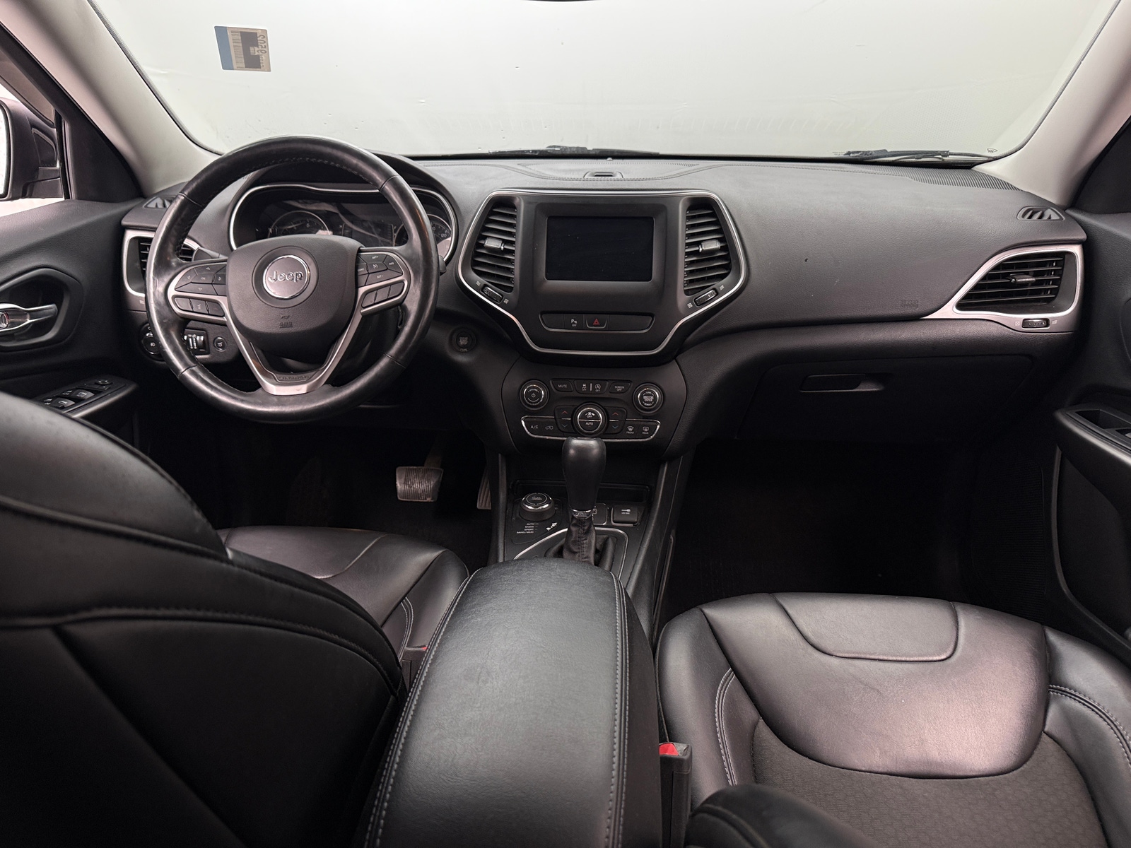 Thumbnail: 2019 Jeep Cherokee - 3