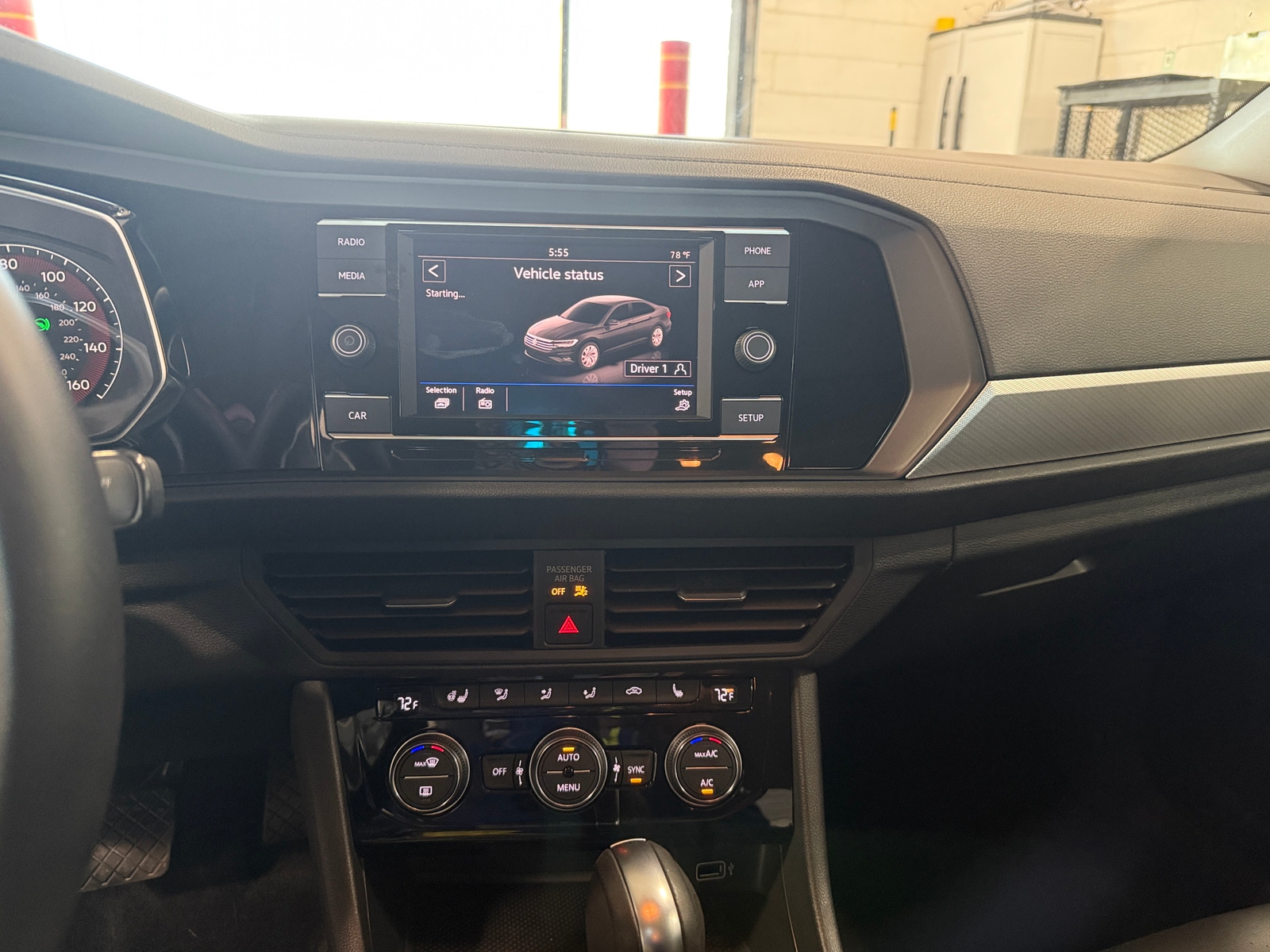 Thumbnail: 2019 Volkswagen Jetta - 4
