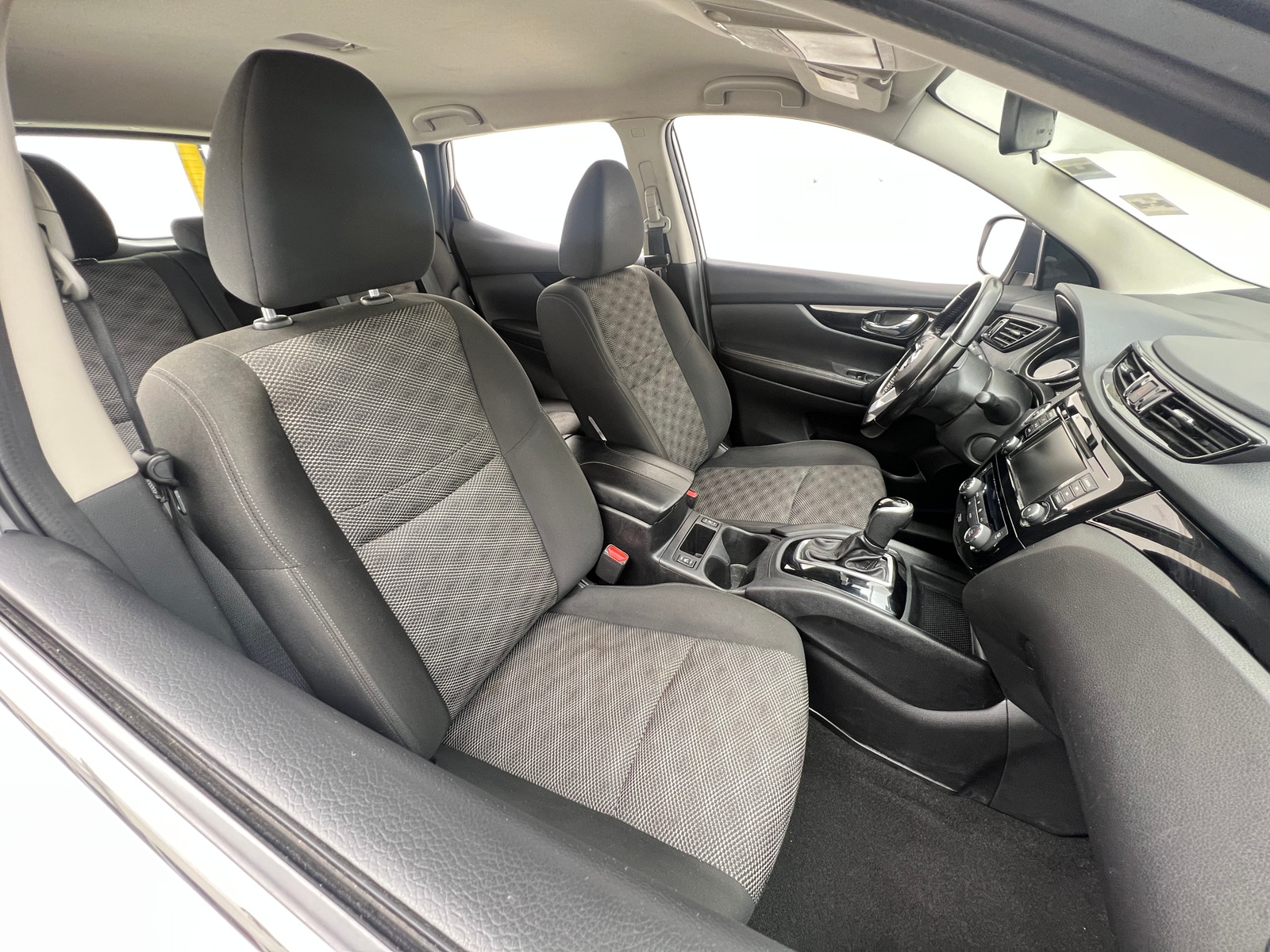 Thumbnail: 2022 Nissan Rogue Sport - 2