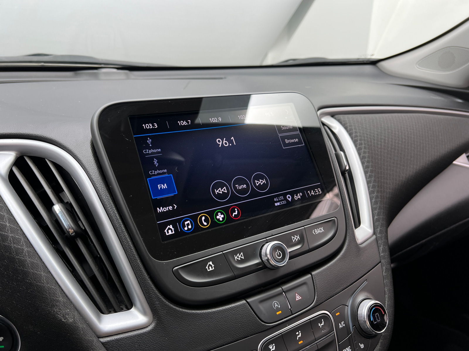 Thumbnail: 2023 Chevrolet Malibu - 4