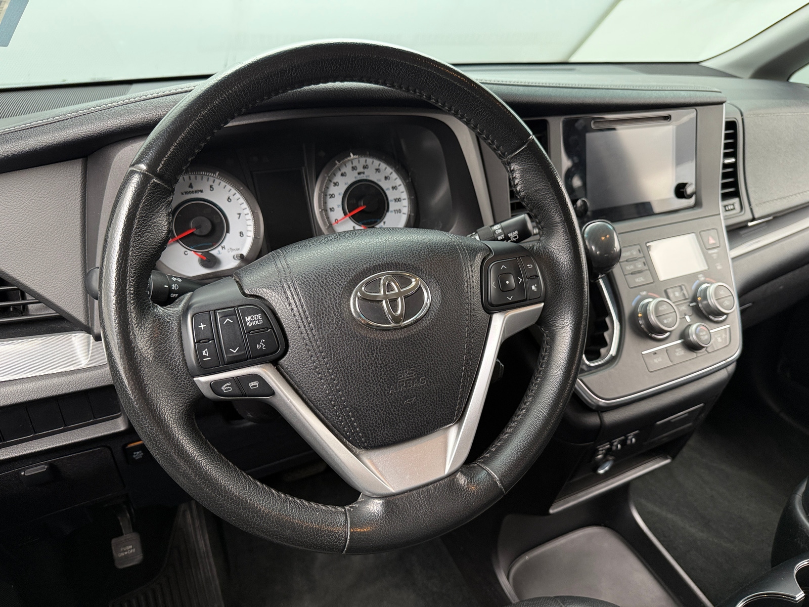 Thumbnail: 2017 Toyota Sienna - 5